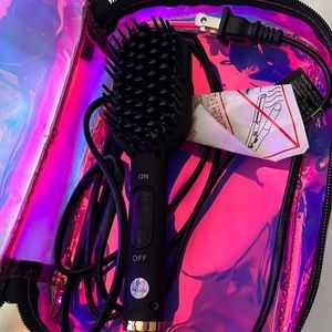 Amika Polished Perfection mini straightening brush in travel case